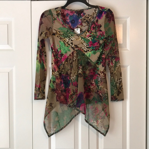 Zion Designed by H.K. Tops - NWT Zion by H.K. floral handkerchief hem blouse